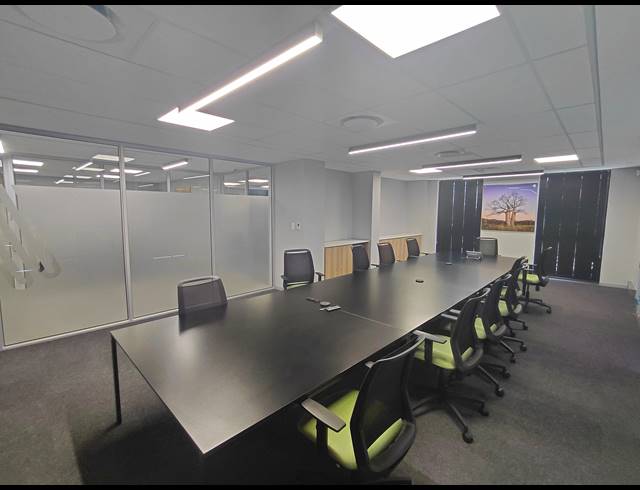 1,332M² OFFICE TO LET IN VORNA VALLEY